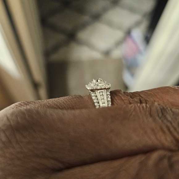 Engagement ring - Picture 7 of 7